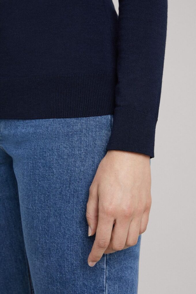 The Merino Crew Neck Sweater – Archive