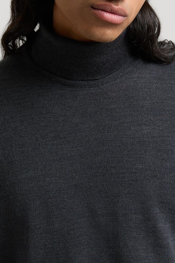 The Merino Roll Neck – Archive The Merino Roll Neck – Archive