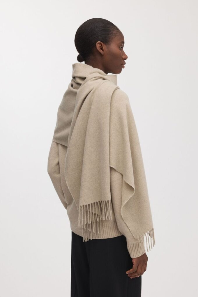 The Oversized Cashmere Wool Scarf The Oversized Cashmere Wool Scarf