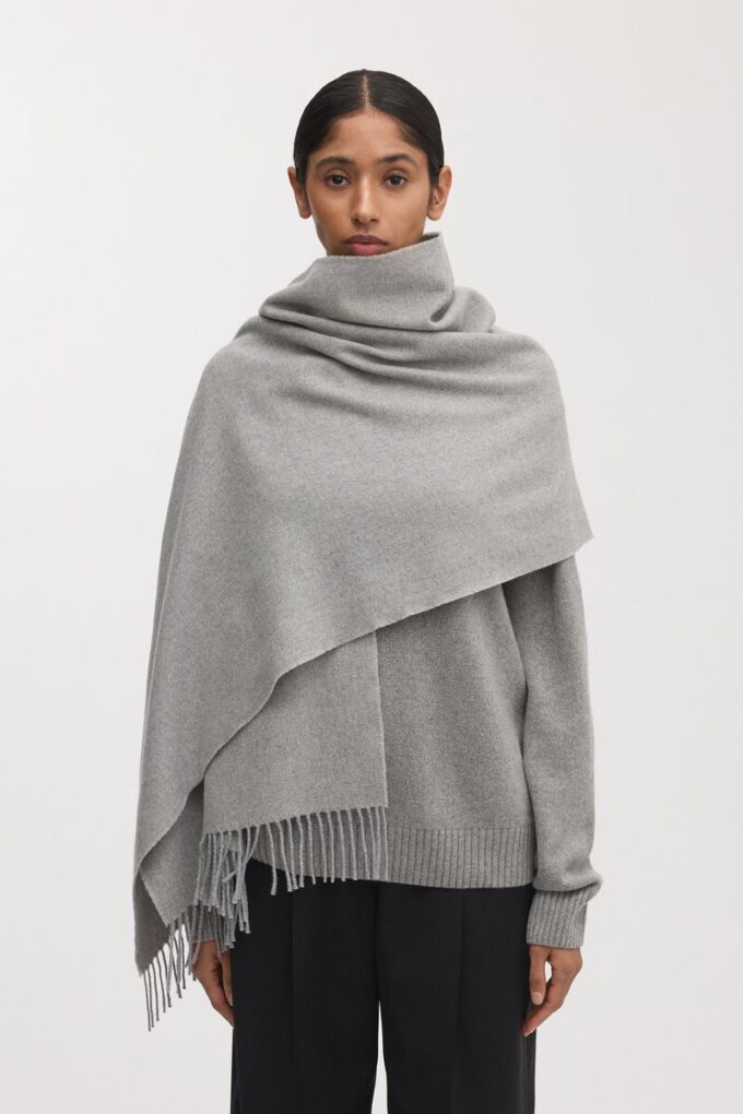 The Oversized Cashmere Wool Scarf The Oversized Cashmere Wool Scarf