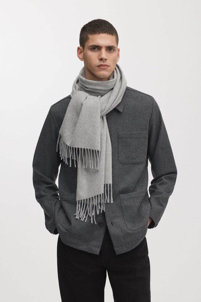 The Oversized Cashmere Wool Scarf The Oversized Cashmere Wool Scarf