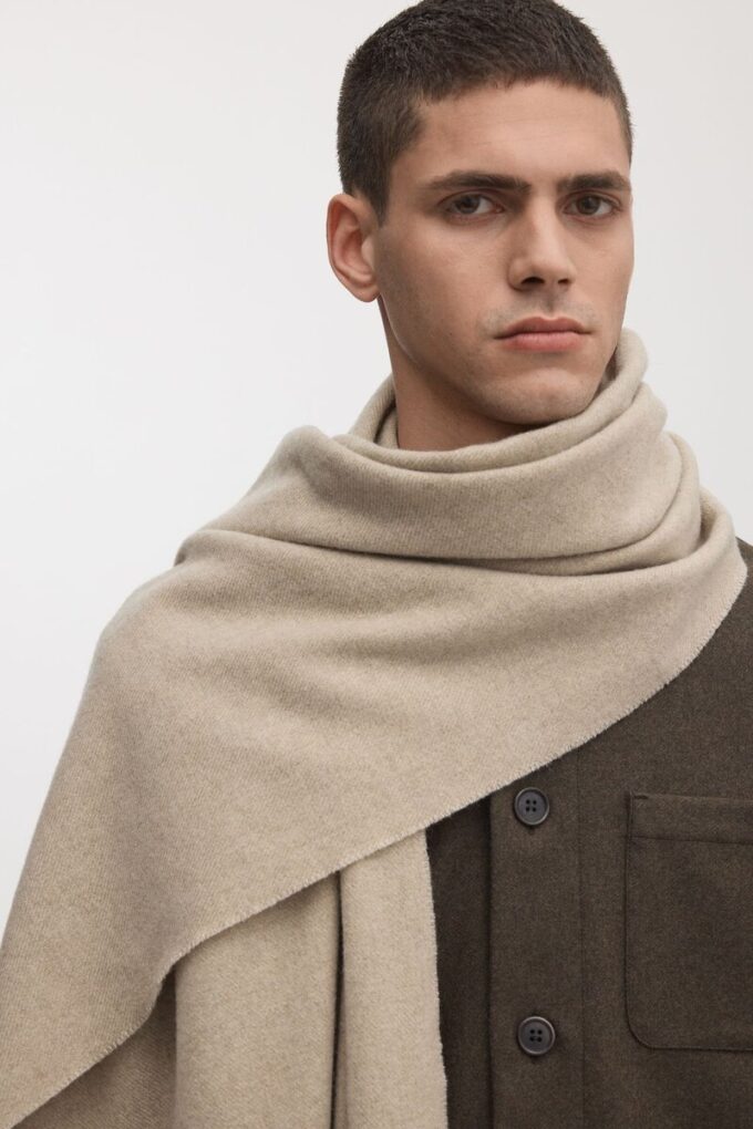 The Oversized Cashmere Wool Scarf The Oversized Cashmere Wool Scarf