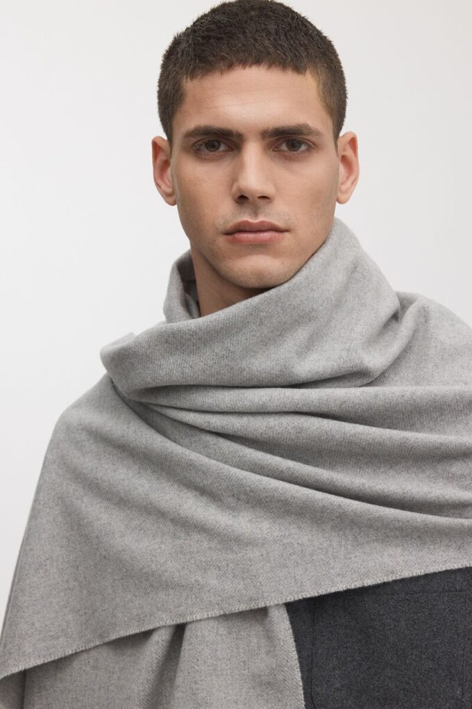 The Oversized Cashmere Wool Scarf The Oversized Cashmere Wool Scarf