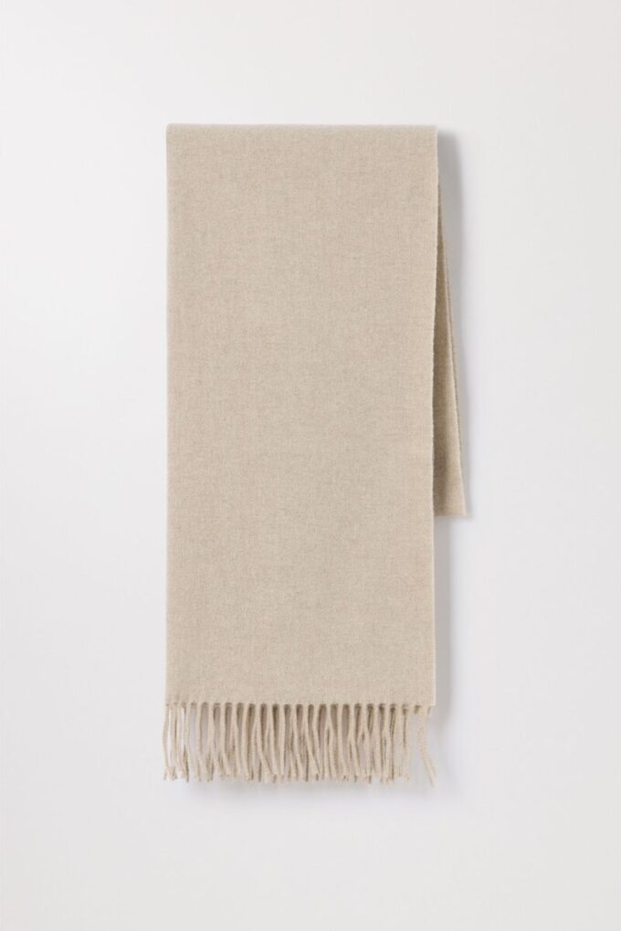 The Oversized Cashmere Wool Scarf The Oversized Cashmere Wool Scarf